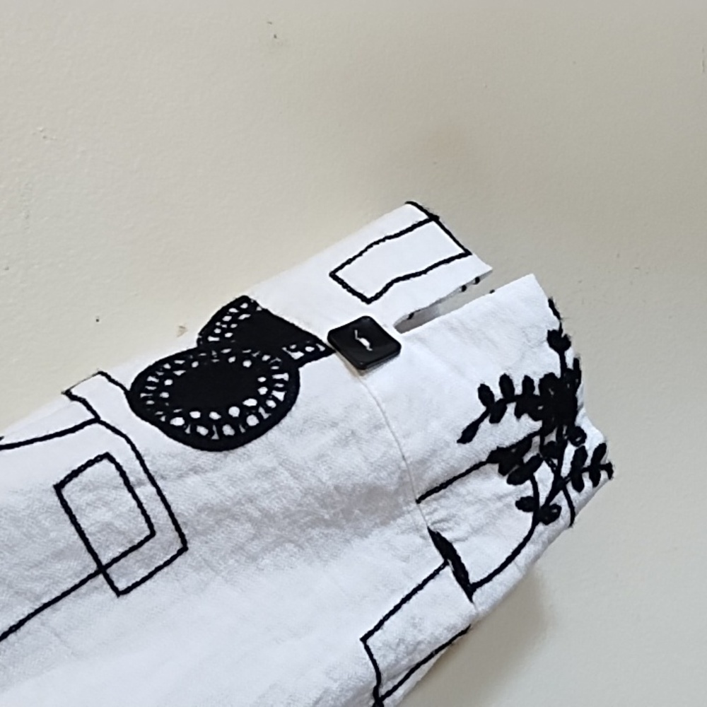 EMBROIDERED BLACK&WHITE SHIRT,SIDE SLITS WITH SQUARE BUTTONS-PERFECT CONDITION - Picture 9 of 11